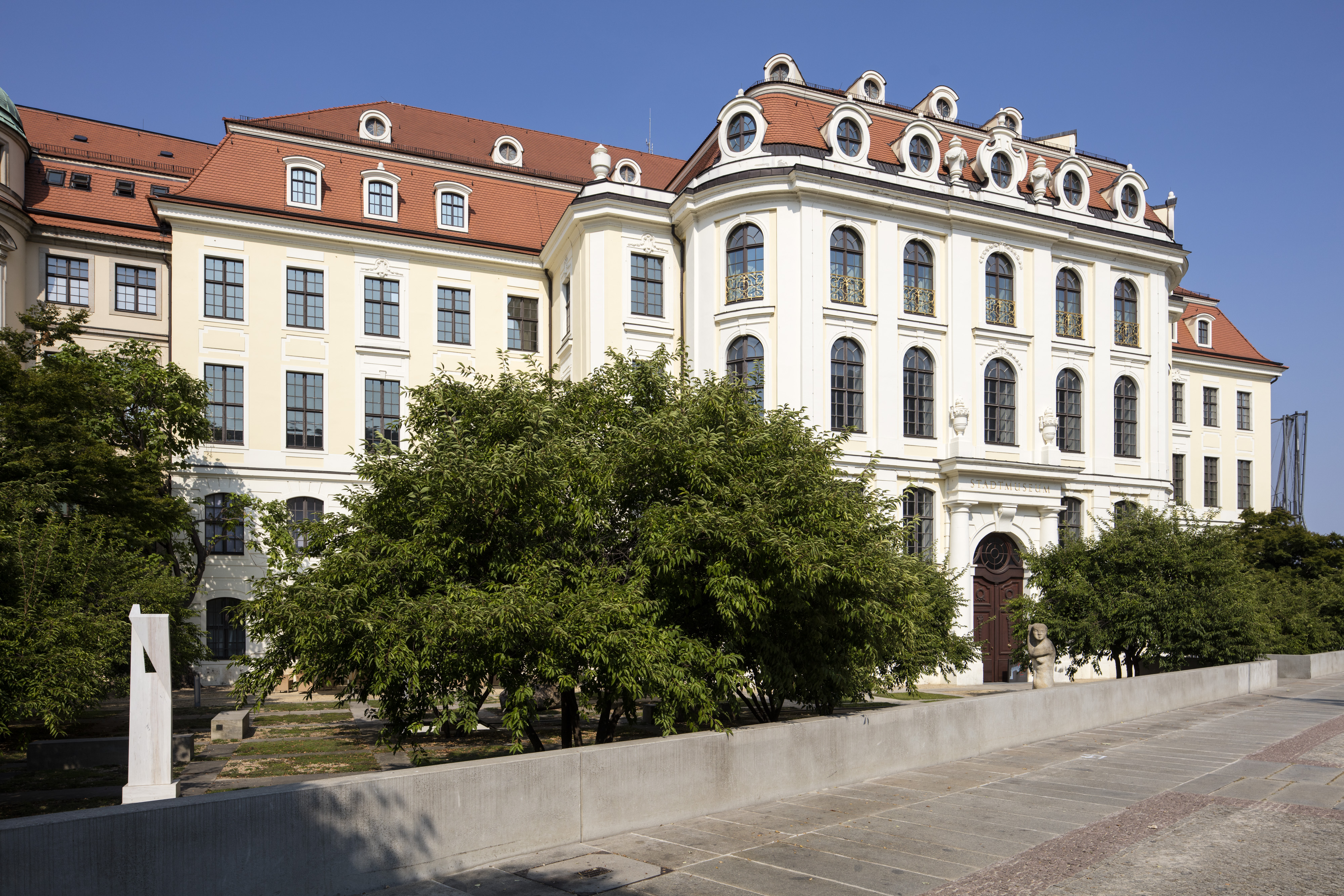 Außenansicht des Stadtmuseums Dresden von der Wilsdruffer Straße