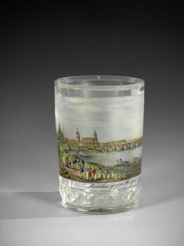 Glas mit transparenter Malerei der Stadtsilhouette